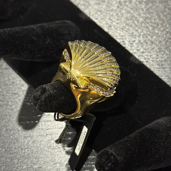 14KT Gold Plated Clamshell with Pearl Scallop Surprise Cocktail Statement Ring - Picture 7 of 10